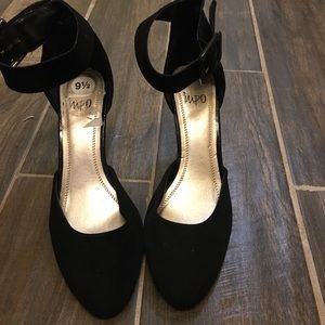 Impo Black Round toe Suede Material Heels Sz 9.5